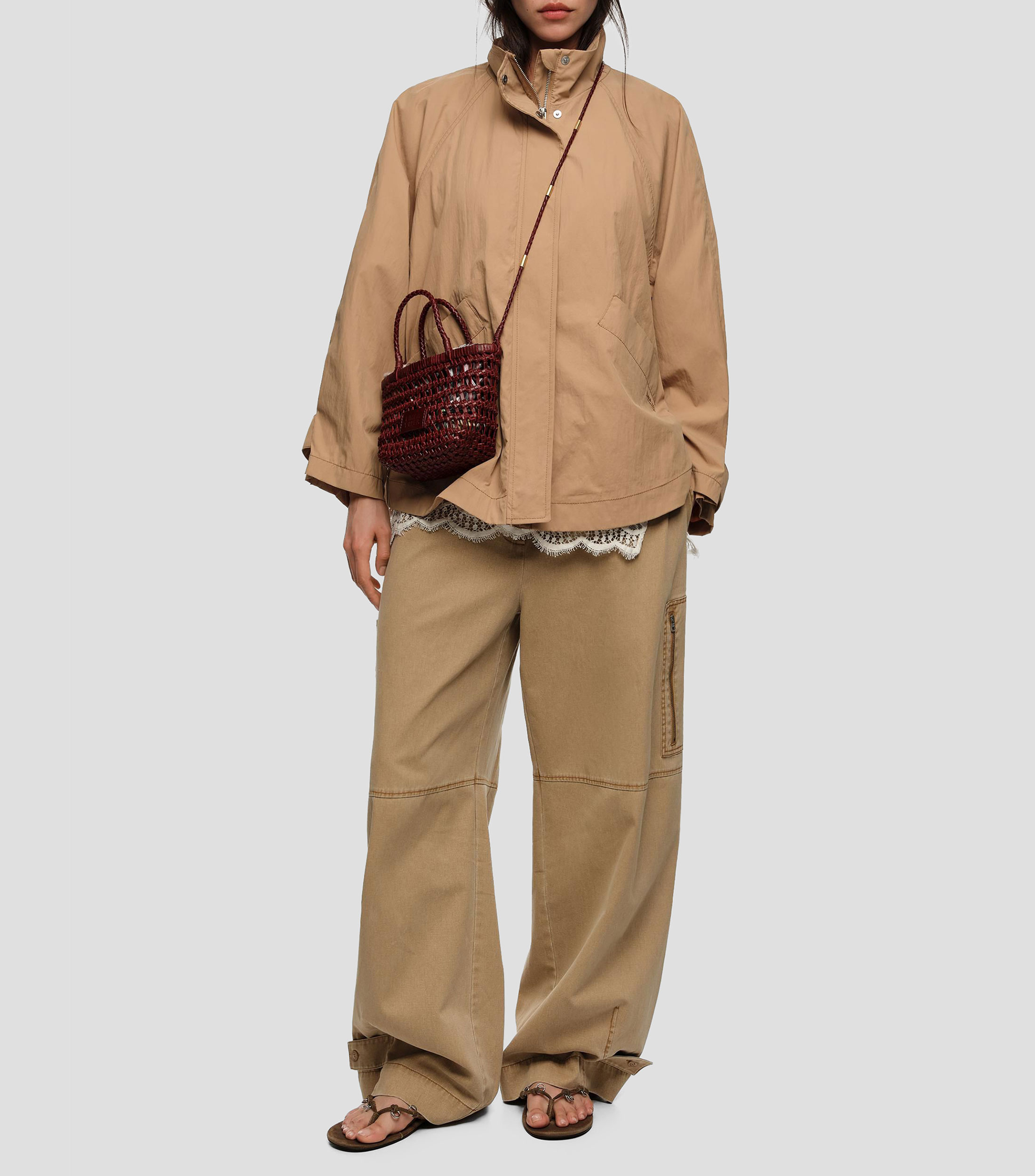 Gabardina fluida corta cuello subido camel Mujer